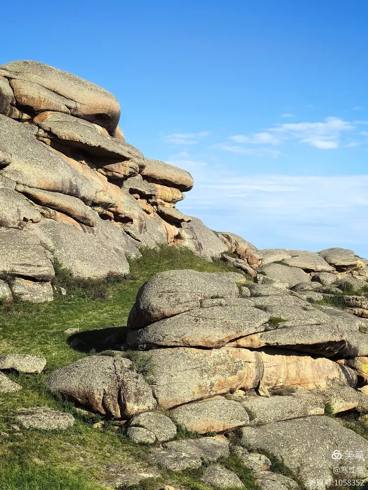 草原神石城:在"爱要久"公路邂逅远古奇境